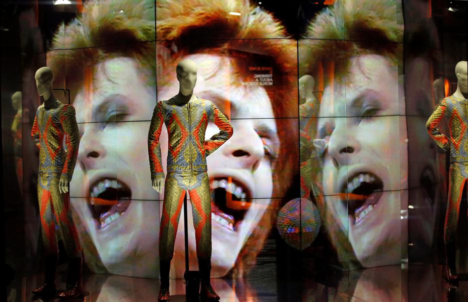 Photo of Money, it’s gas!  |  David Bowie, there’s a «Mr.  Dozen » behind the donation to be generated for the museum